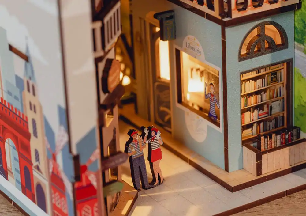 Paris Tiny Adventures Book Nook Mini Diorama 23 cm termékfotó