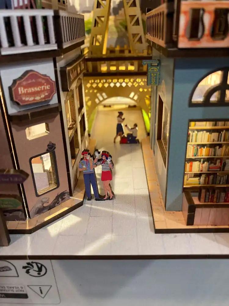 Paris Tiny Adventures Book Nook Mini Diorama 23 cm termékfotó