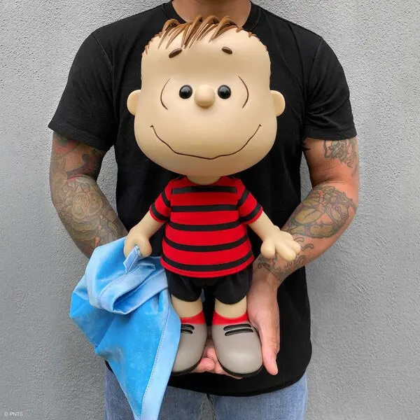 Peanuts Superméret Linus with Blanket akciófigura 41 cm termékfotó