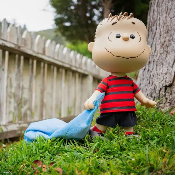 Peanuts Superméret Linus with Blanket akciófigura 41 cm termékfotó