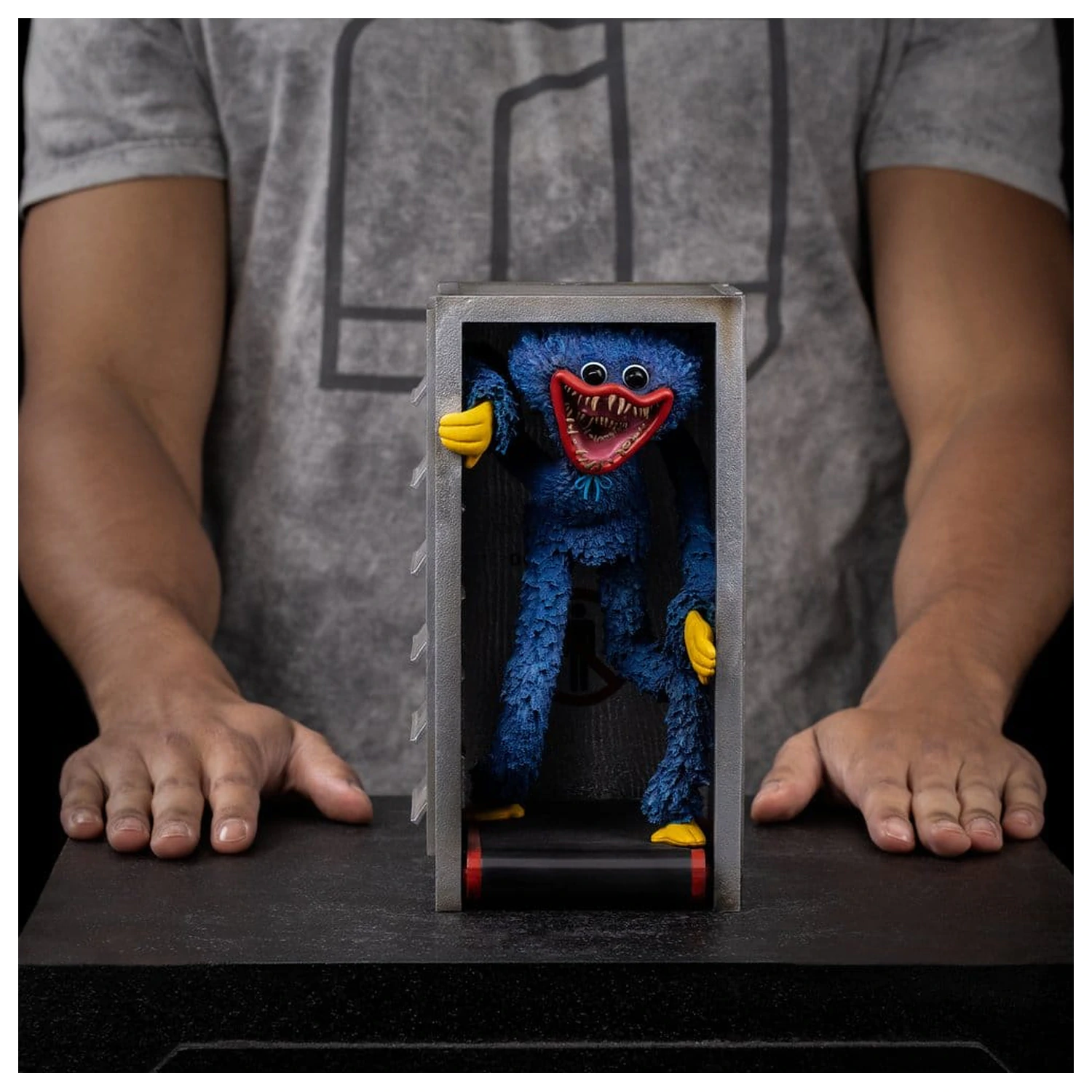Poppy Playtime Art Scale szobor figura 1/10 Huggy Wuggy 24 cm termékfotó
