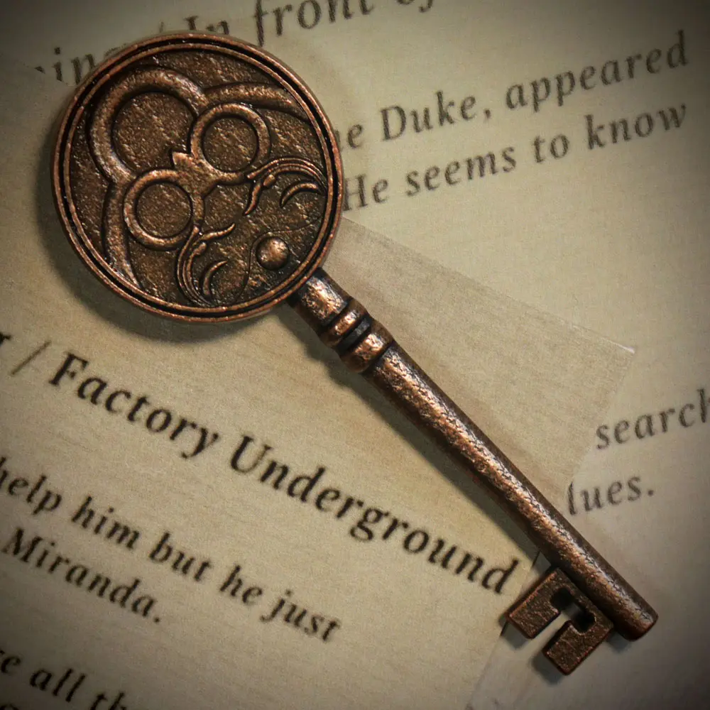 Resident Evil VIII 1/1 Insignia key replika Limitált kiadás termékfotó