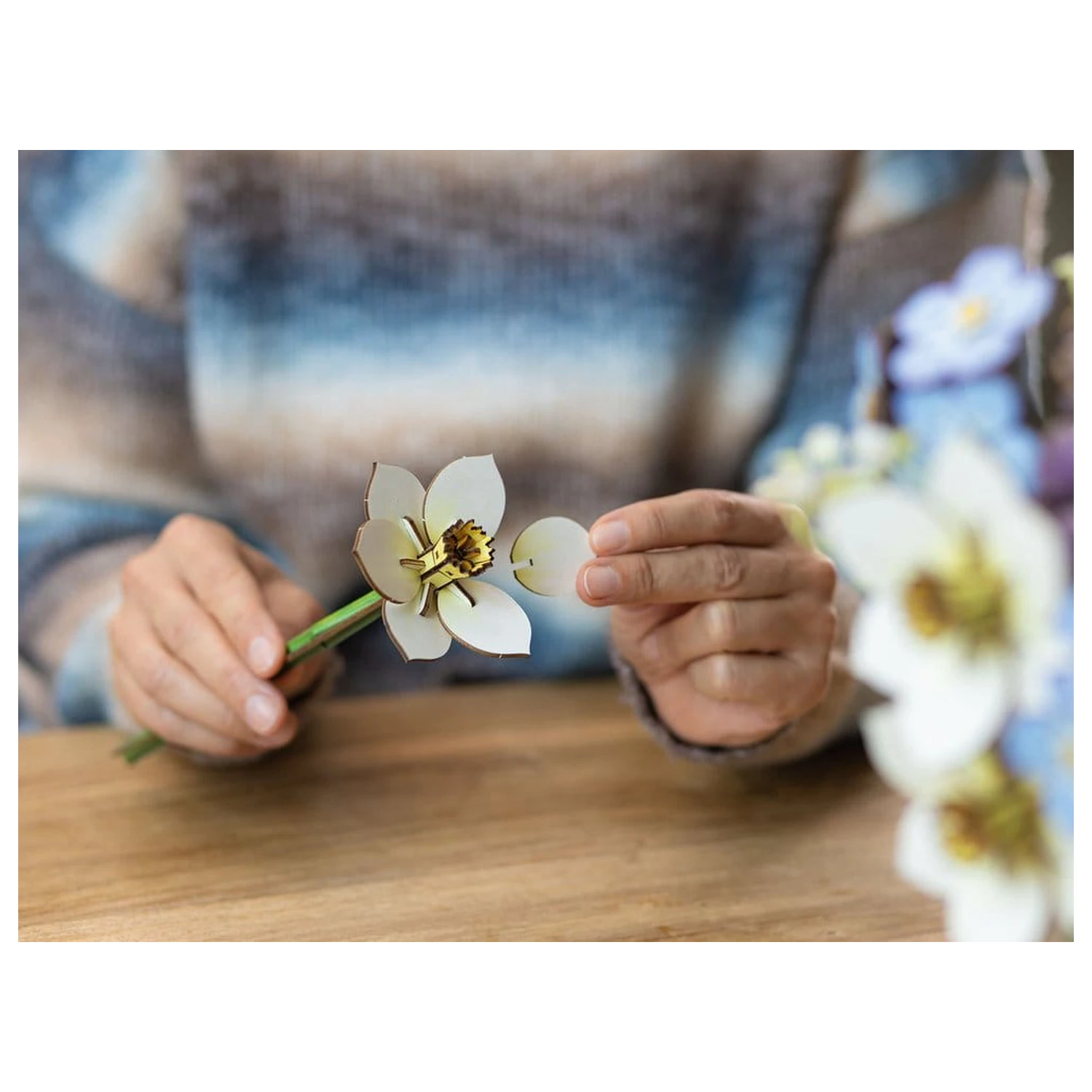 Revell Flowers Wooden Flowers Blossom Festival fa építőkészlet 22 cm termékfotó