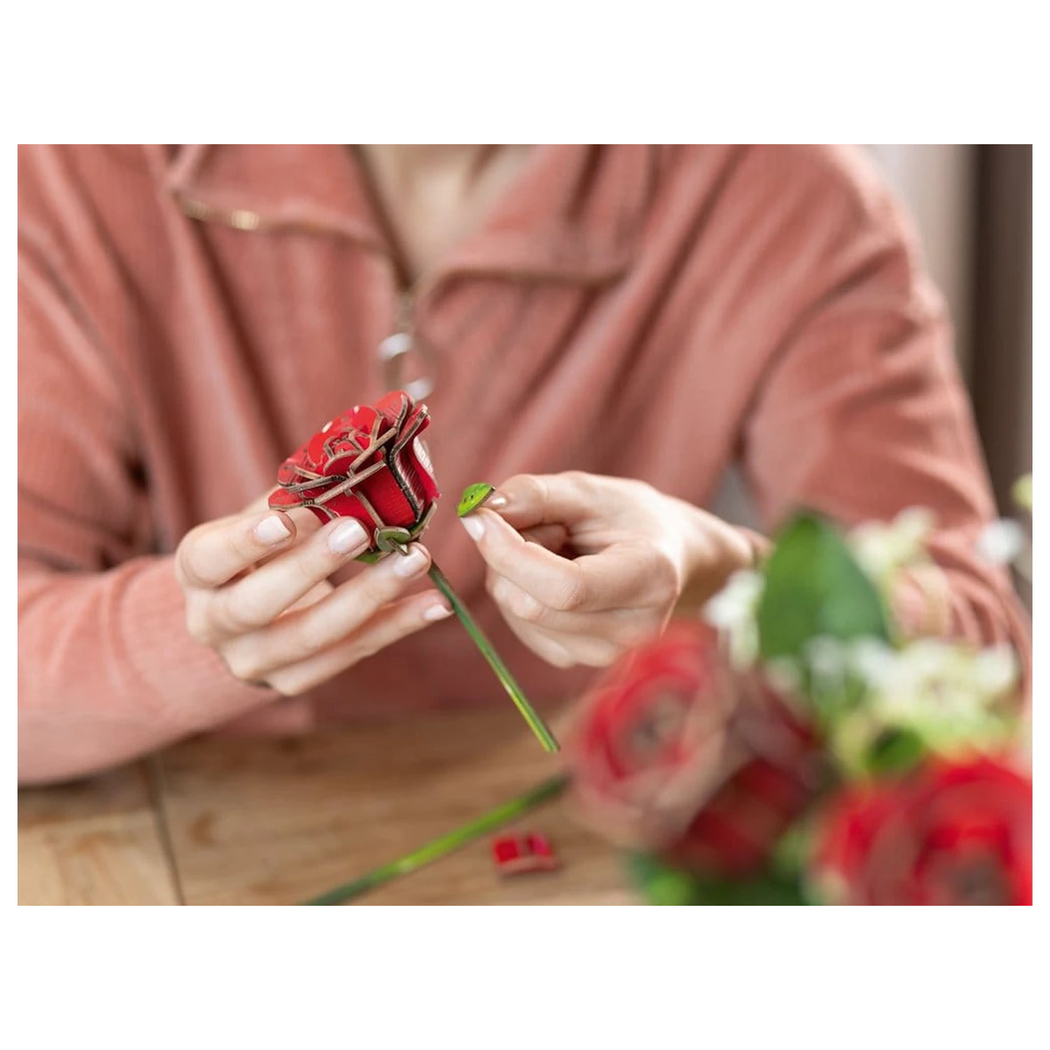 Revell Flowers Wooden Flowers Dream of Roses fa építőkészlet 22 cm termékfotó