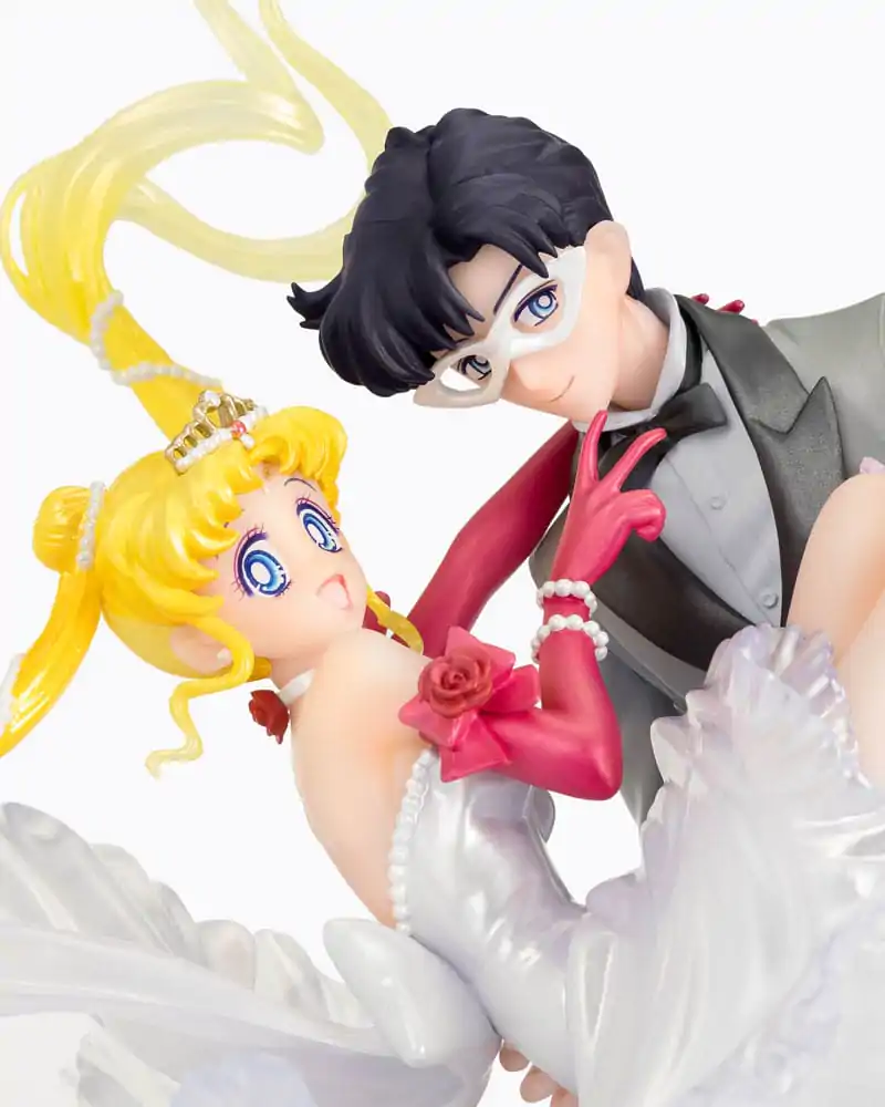 Sailor Moon FiguartsZERO Chouette Usagi &amp; Tuxedo Mask Moonlight Glow Edition PVC szobor figura 24 cm termékfotó