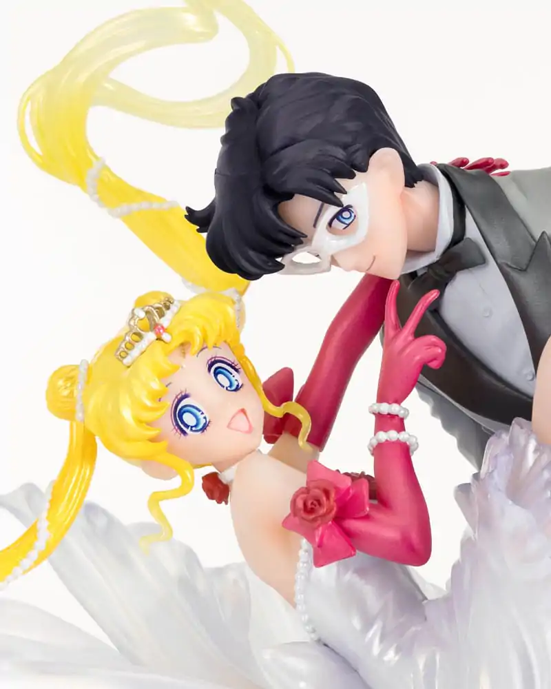 Sailor Moon FiguartsZERO Chouette Usagi &amp; Tuxedo Mask Moonlight Glow Edition PVC szobor figura 24 cm termékfotó