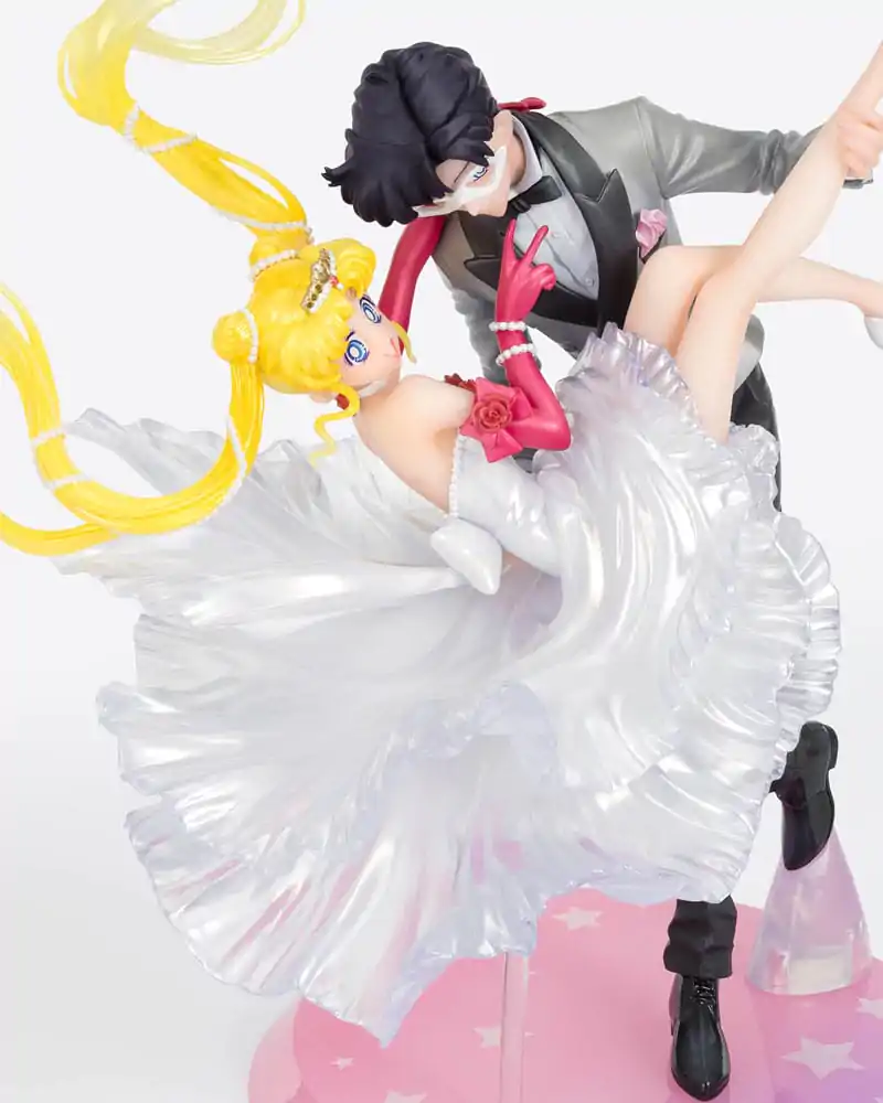 Sailor Moon FiguartsZERO Chouette Usagi &amp; Tuxedo Mask Moonlight Glow Edition PVC szobor figura 24 cm termékfotó