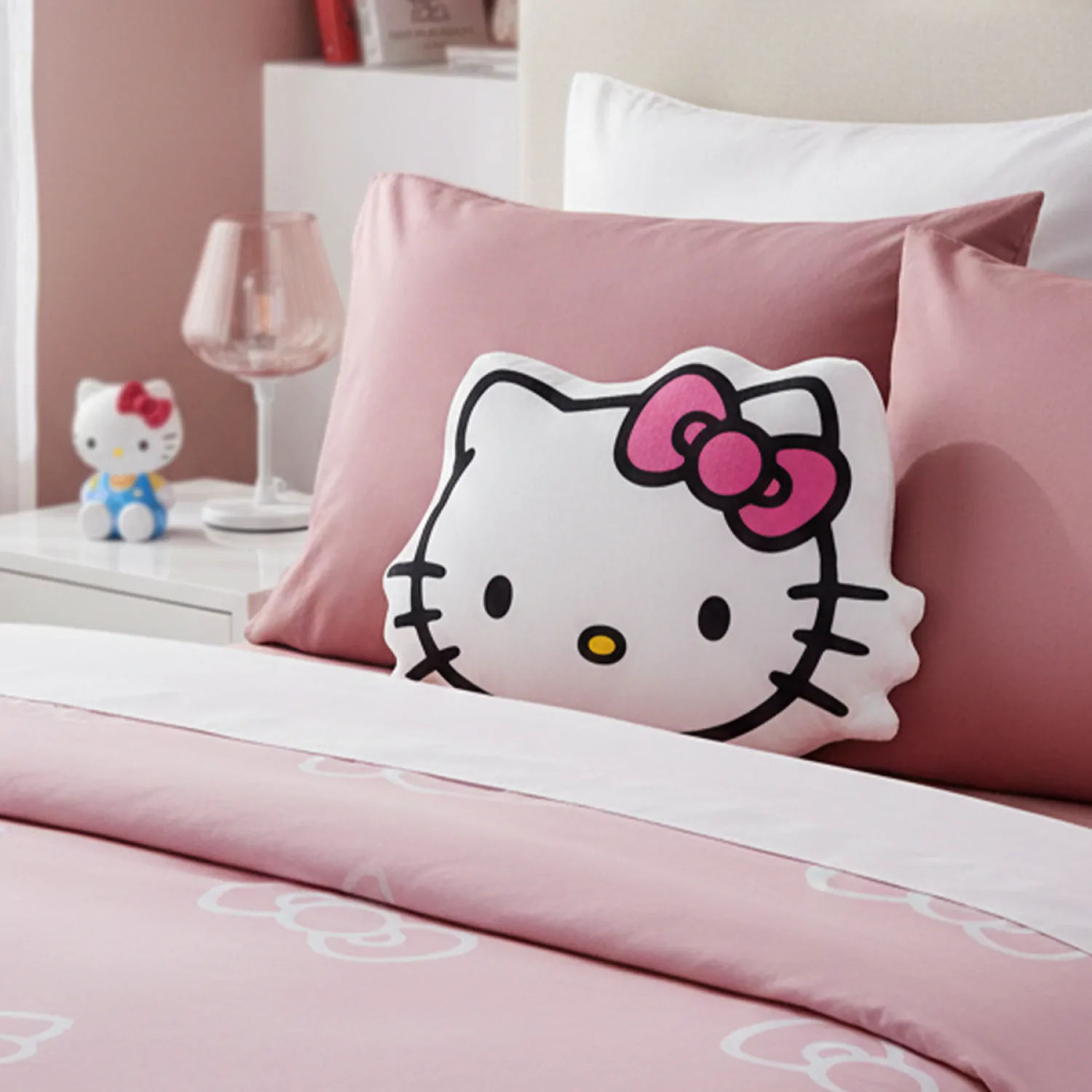 Sanrio Hello Kitty Face párna 33 cm termékfotó