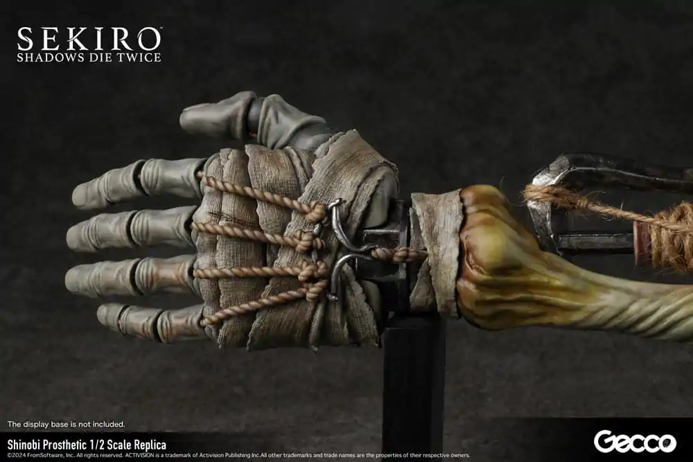 Sekiro: Shadows Die Twice 1/2 Shinobi Prosthetic replika 32 cm termékfotó