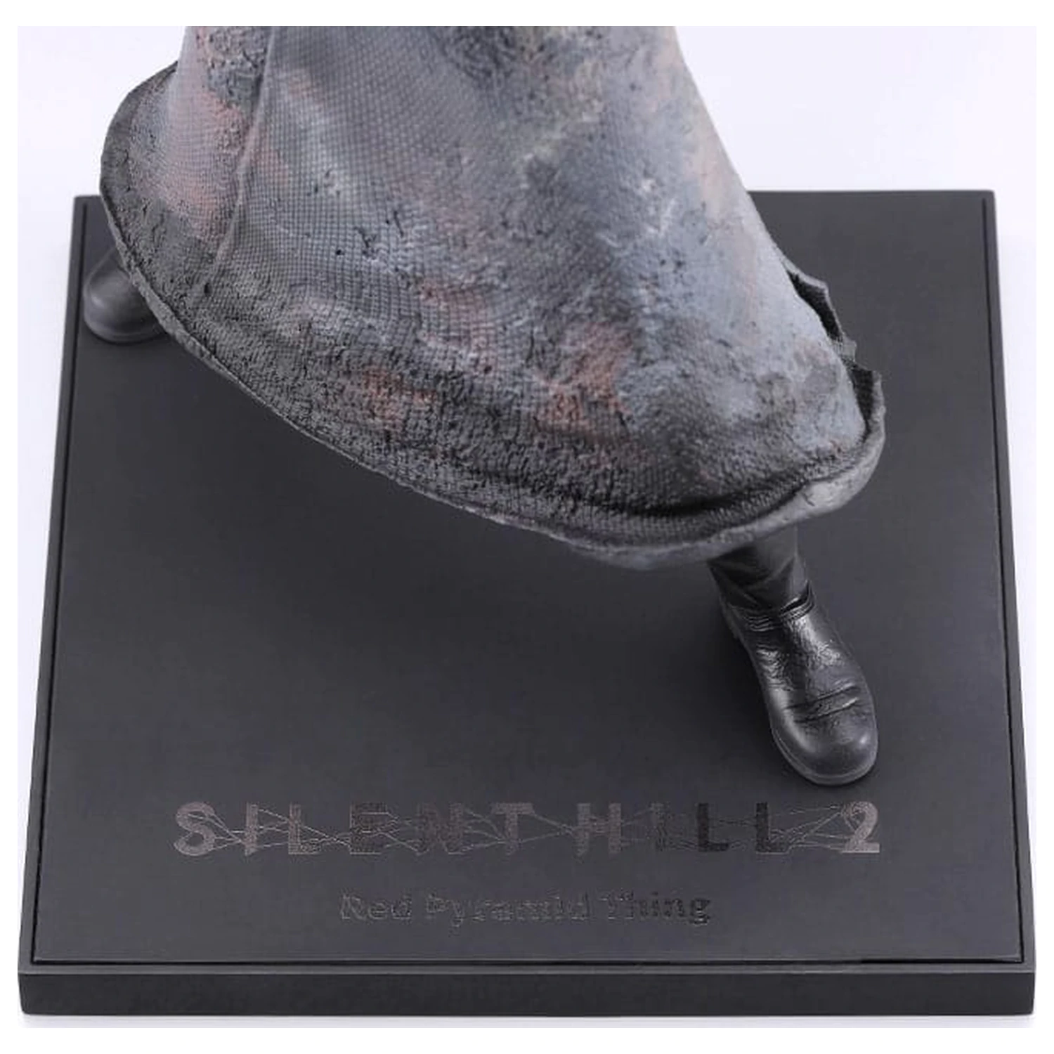 Silent Hill 2 Oshi Works 1/7 Red Pyramid Thing szobor figura 26 cm      termékfotó