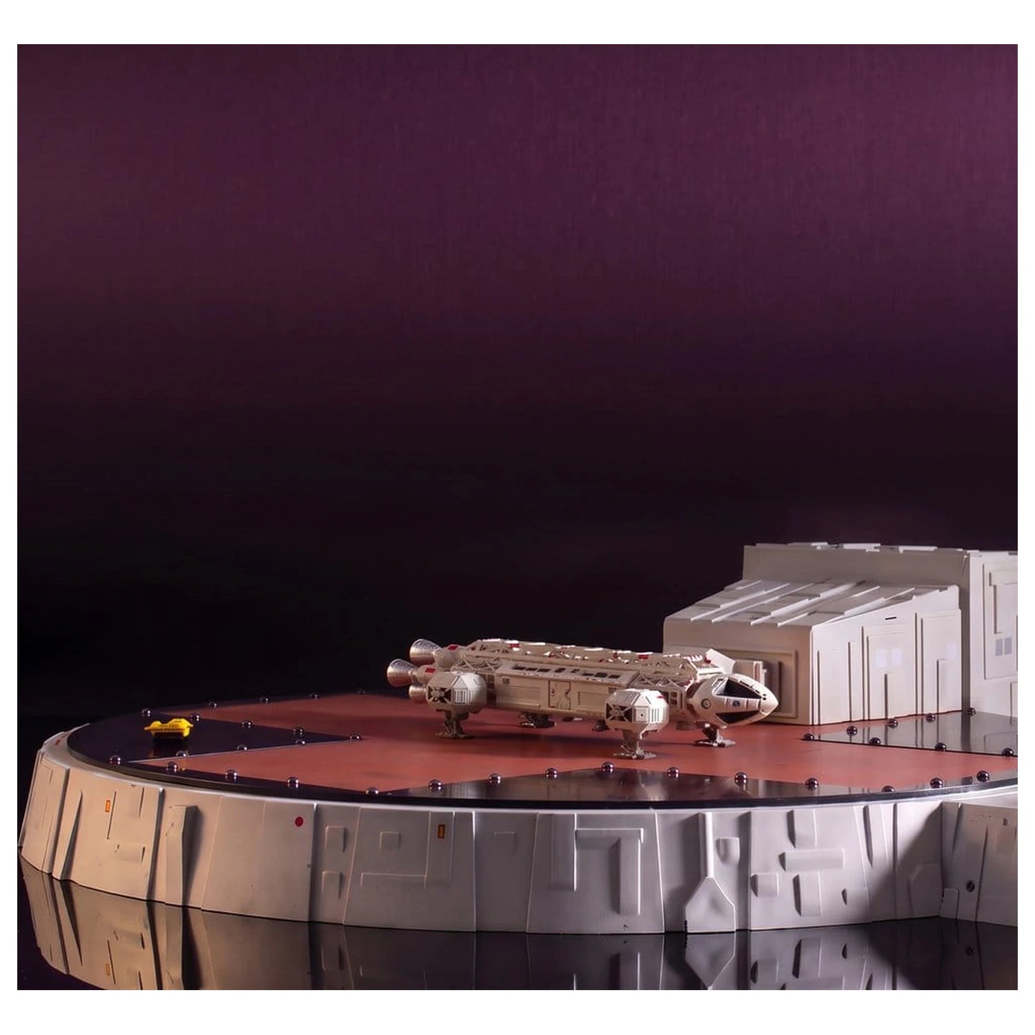 Space 1999 játékkészlet Landing Pad (with Eagle Transporter) 46 cm termékfotó