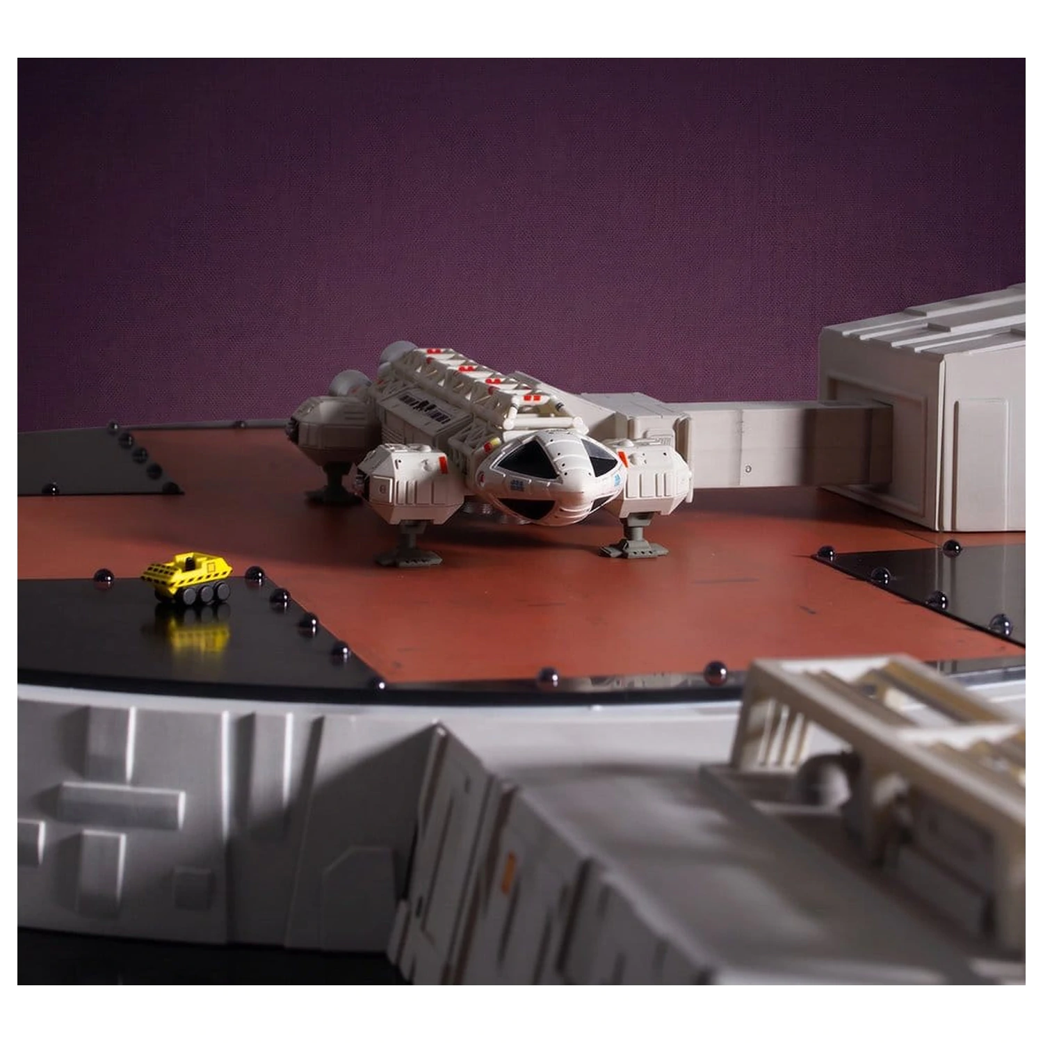 Space 1999 játékkészlet Landing Pad (with Eagle Transporter) 46 cm termékfotó