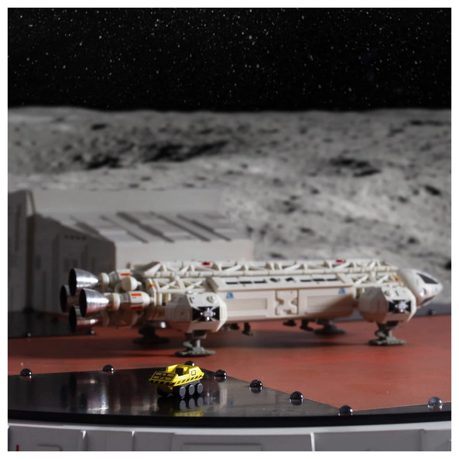 Space 1999 játékkészlet Landing Pad (with Eagle Transporter) 46 cm termékfotó