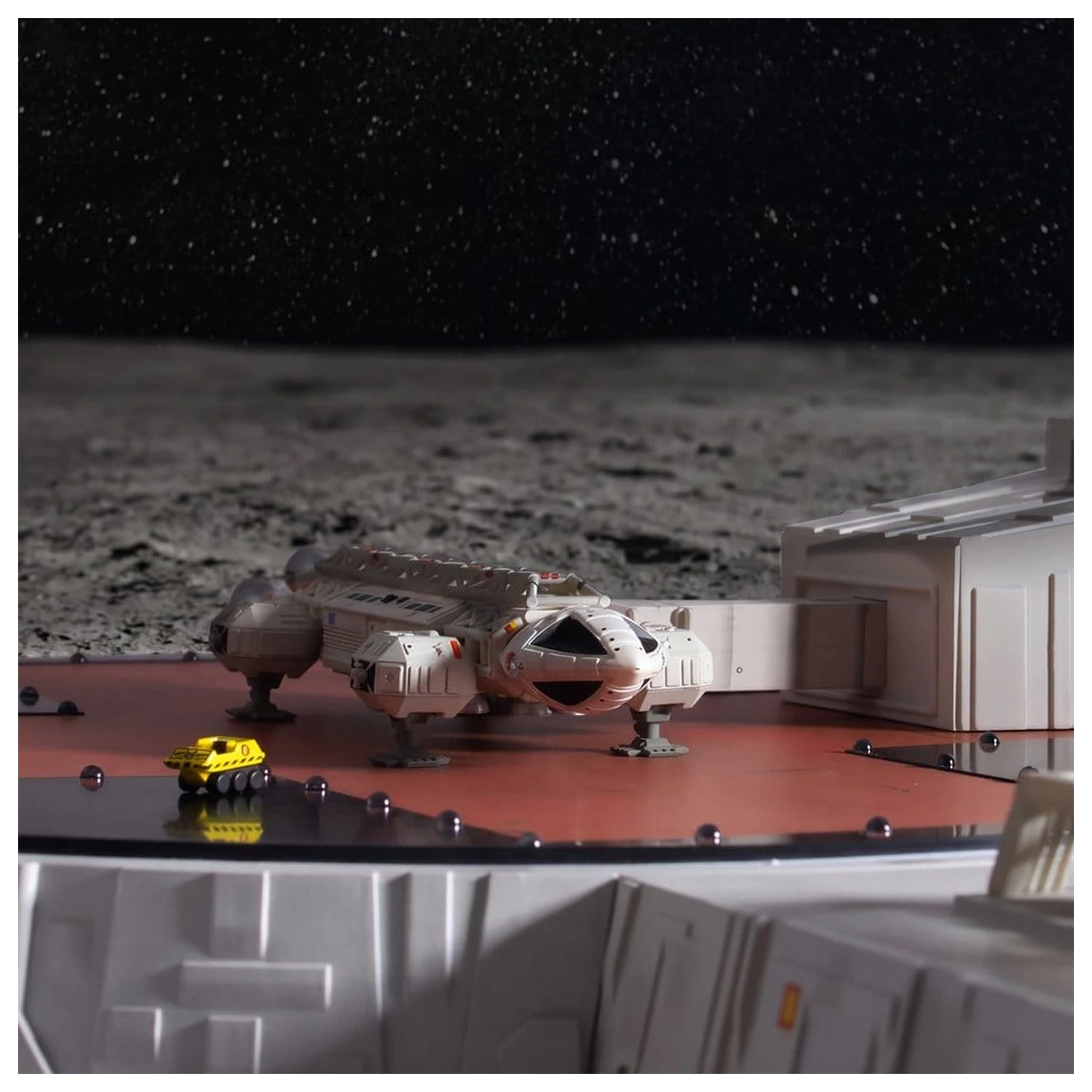 Space 1999 játékkészlet Landing Pad (with Eagle Transporter) 46 cm termékfotó