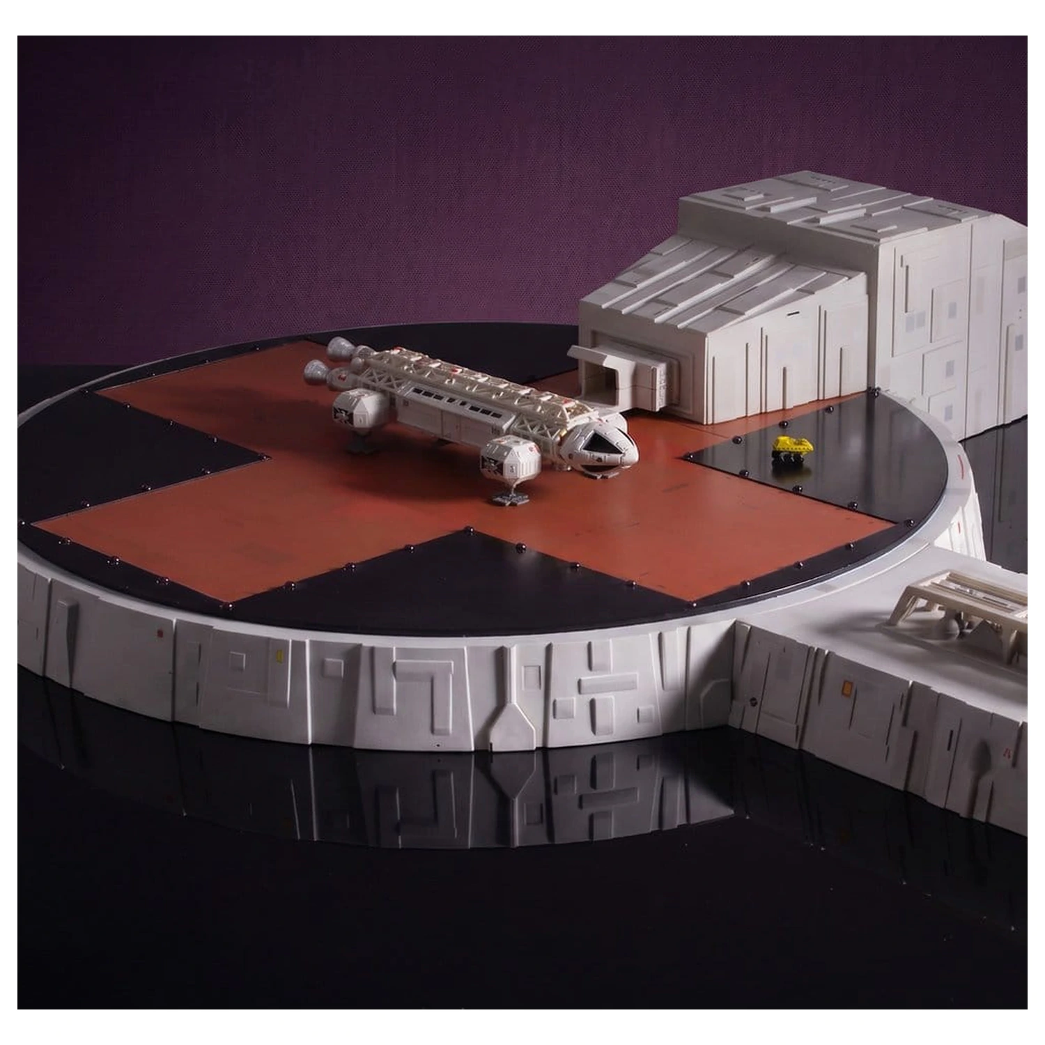Space 1999 játékkészlet Landing Pad (with Eagle Transporter) 46 cm termékfotó