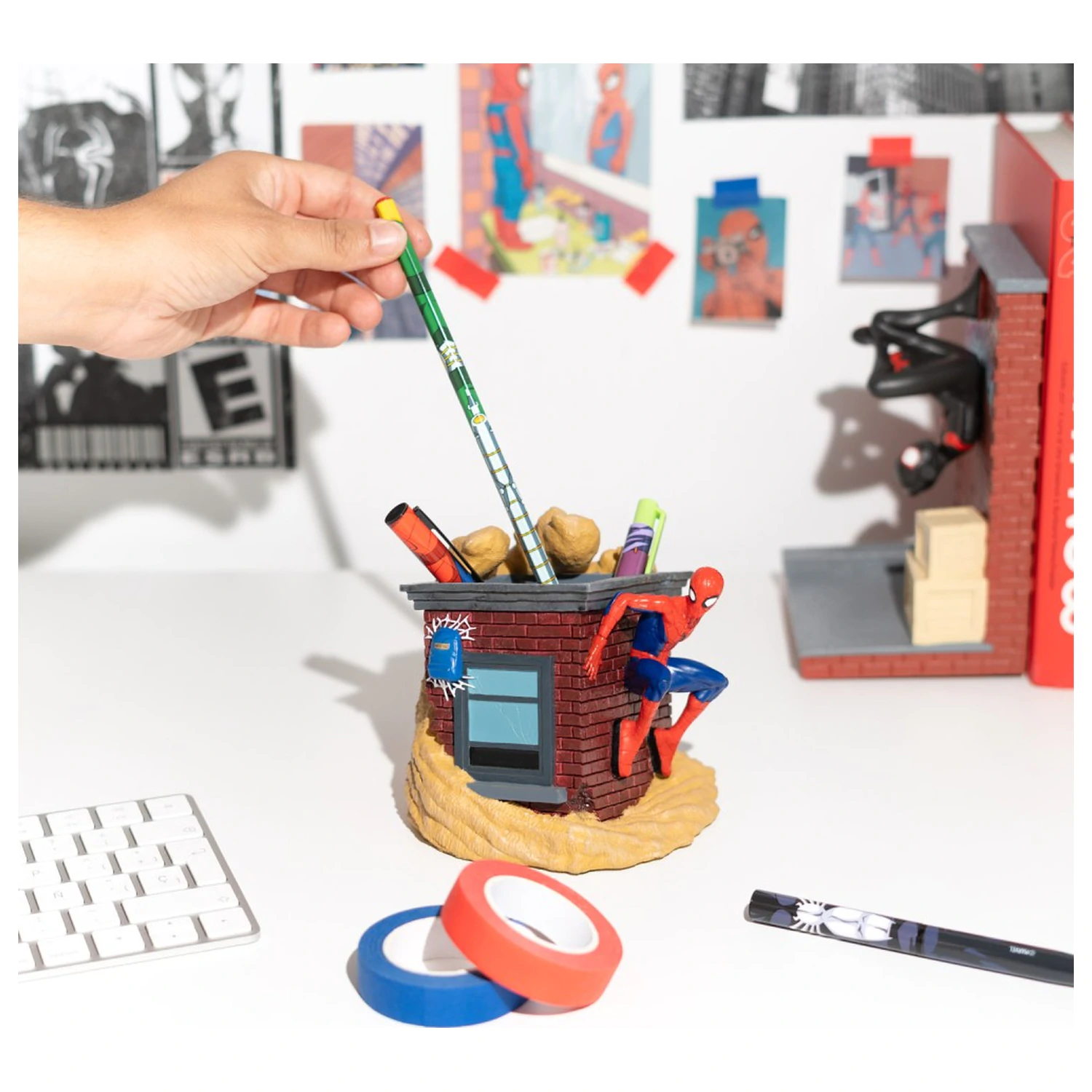 Spider-Man tolltartó írószerekkel termékfotó
