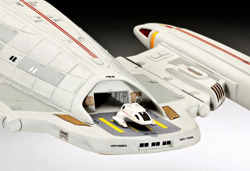 Star Trek 1/670 U.S.S. Voyager modell készlet 51 cm termékfotó