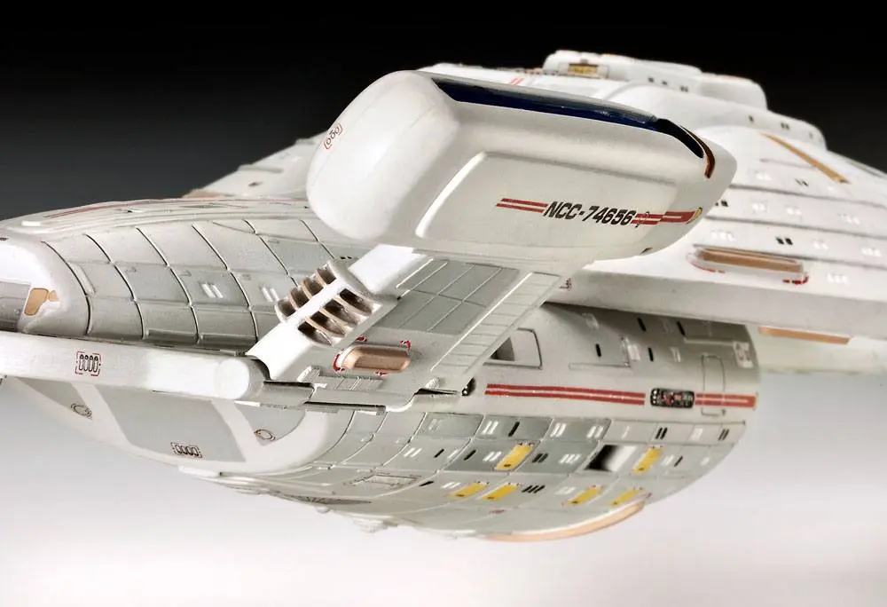 Star Trek 1/670 U.S.S. Voyager modell készlet 51 cm termékfotó