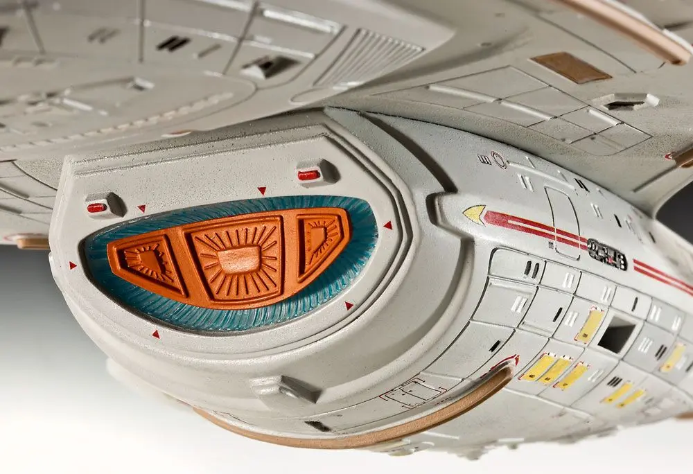 Star Trek 1/670 U.S.S. Voyager modell készlet 51 cm termékfotó