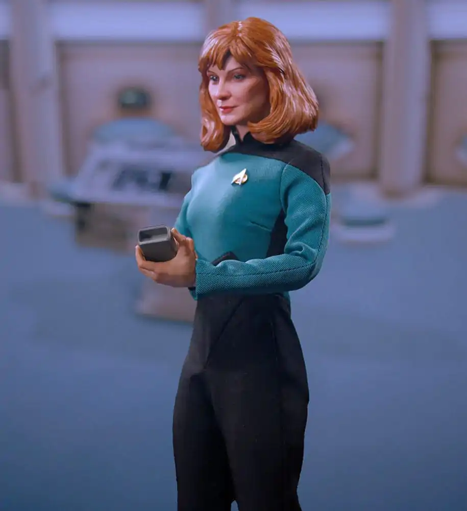 Star Trek: The Next Generation 1/6 Dr. Beverly Crusher (Essential Edition) akciófigura 27 cm termékfotó