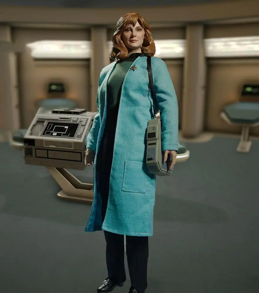 Star Trek: The Next Generation 1/6 Dr. Beverly Crusher (Standard Edition) akciófigura 27 cm termékfotó