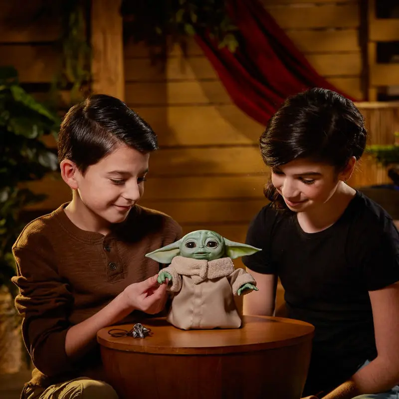 Star Wars Baby Yoda A gyermek mozgó és hangot kiadó figura termékfotó