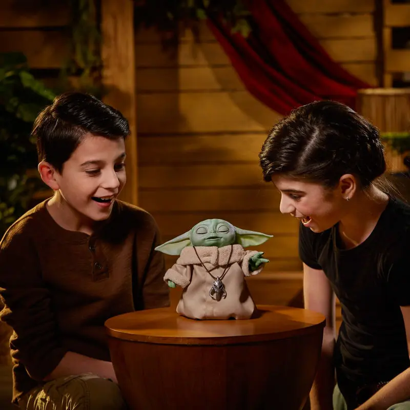 Star Wars Baby Yoda A gyermek mozgó és hangot kiadó figura termékfotó