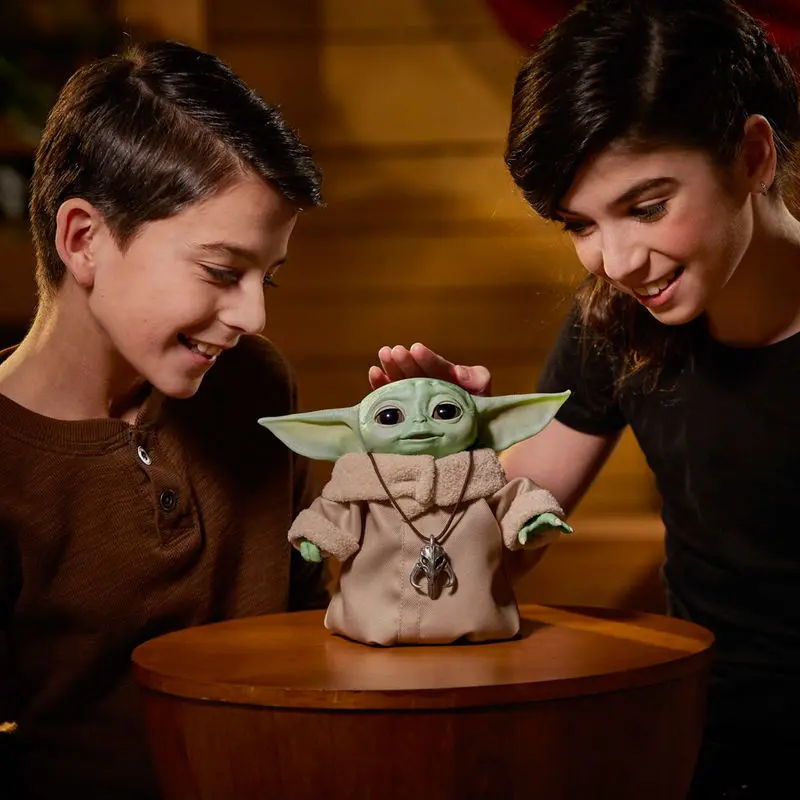 Star Wars Baby Yoda A gyermek mozgó és hangot kiadó figura termékfotó