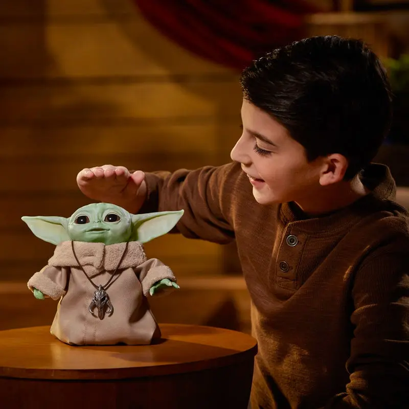 Star Wars Baby Yoda A gyermek mozgó és hangot kiadó figura termékfotó