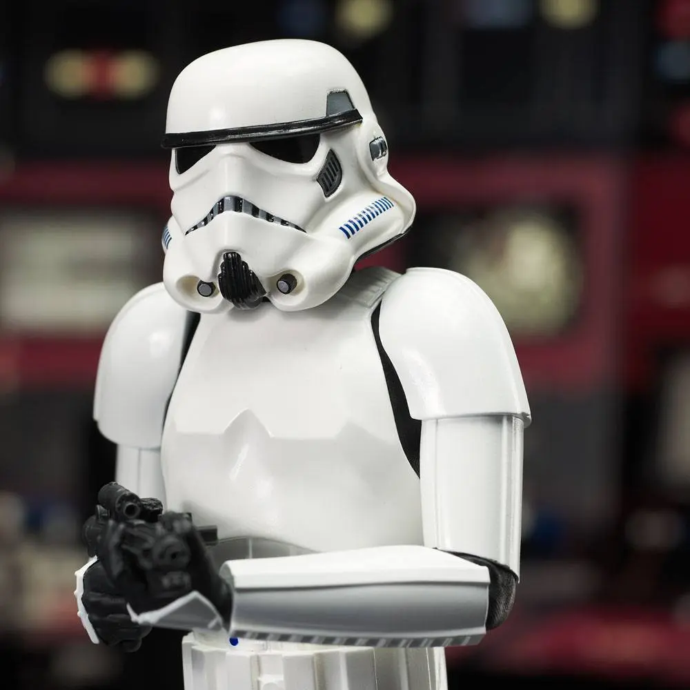 Star Wars Episode IV Milestones 1/6 Han Solo (Stormtrooper Disguise) 40. évforduló. Exkluzív szobor figura 30 cm termékfotó