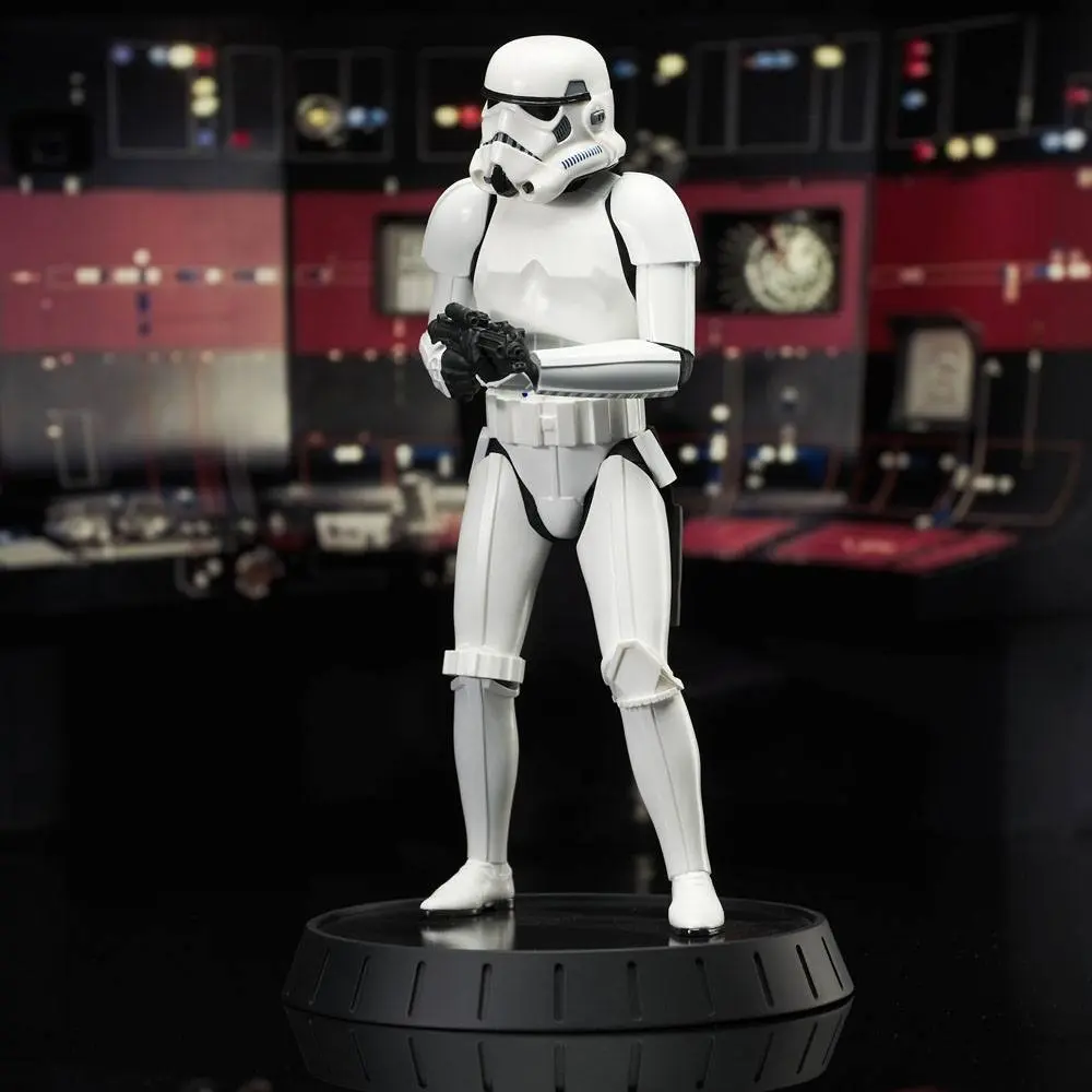 Star Wars Episode IV Milestones 1/6 Han Solo (Stormtrooper Disguise) 40. évforduló. Exkluzív szobor figura 30 cm termékfotó