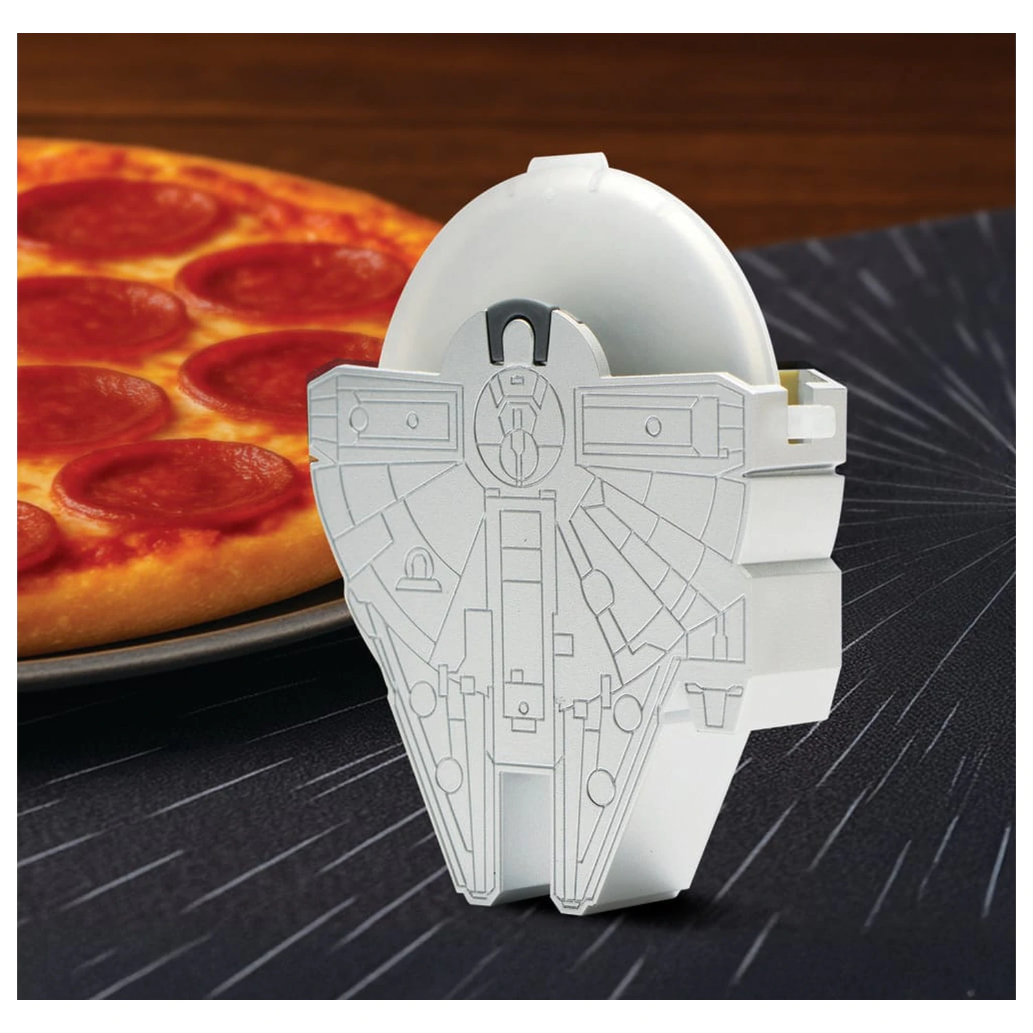 Star Wars Millennium Falcon pizzavágó termékfotó