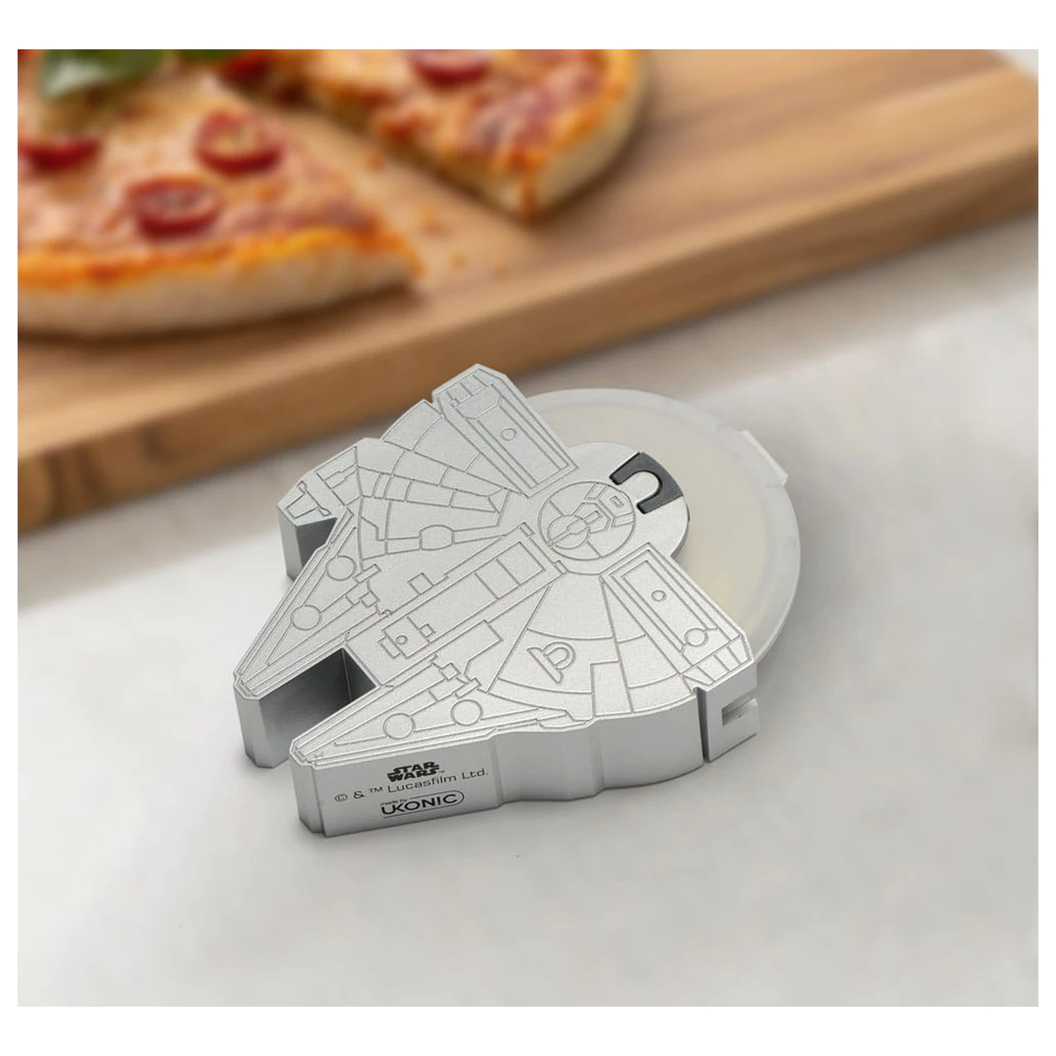Star Wars Millennium Falcon pizzavágó termékfotó