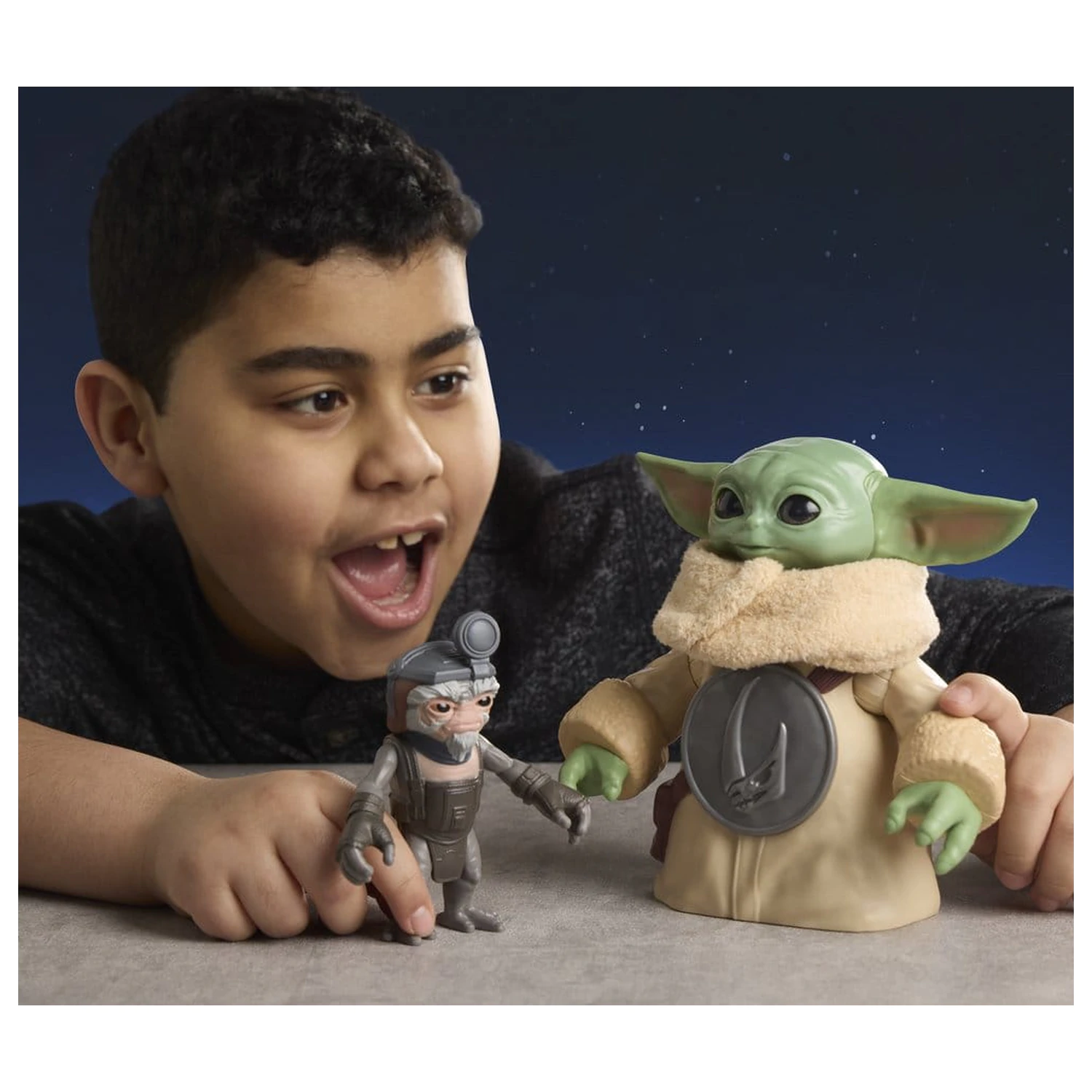 Star Wars: The Mandalorian & Grogu elektromos akciófigura Huggin' Grogu & Anzellan 17 cm termékfotó