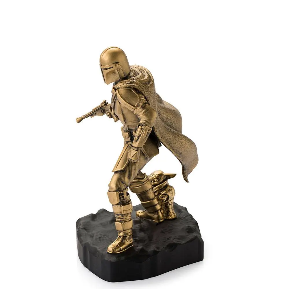 Star Wars The Mandalorian Pewter Collectible Mandalorian (Gilt) Limitált kiadás szobor figura 20 cm termékfotó