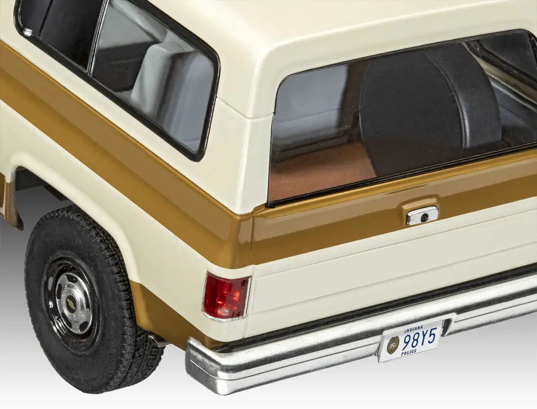 Stranger Things 1/25 1985 Chevrolet K5 Blazer modell készlet csomag 19 cm termékfotó