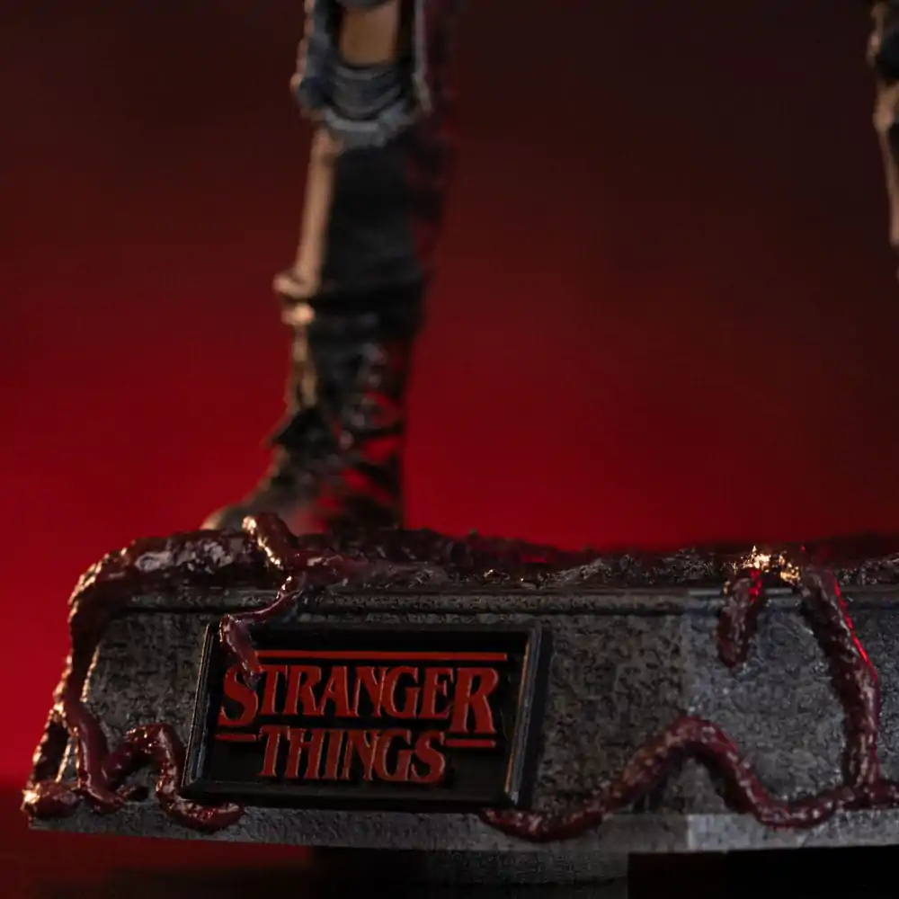 Stranger Things Deluxe Art Scale 1/10 Eddie Munson szobor figura 20 cm termékfotó