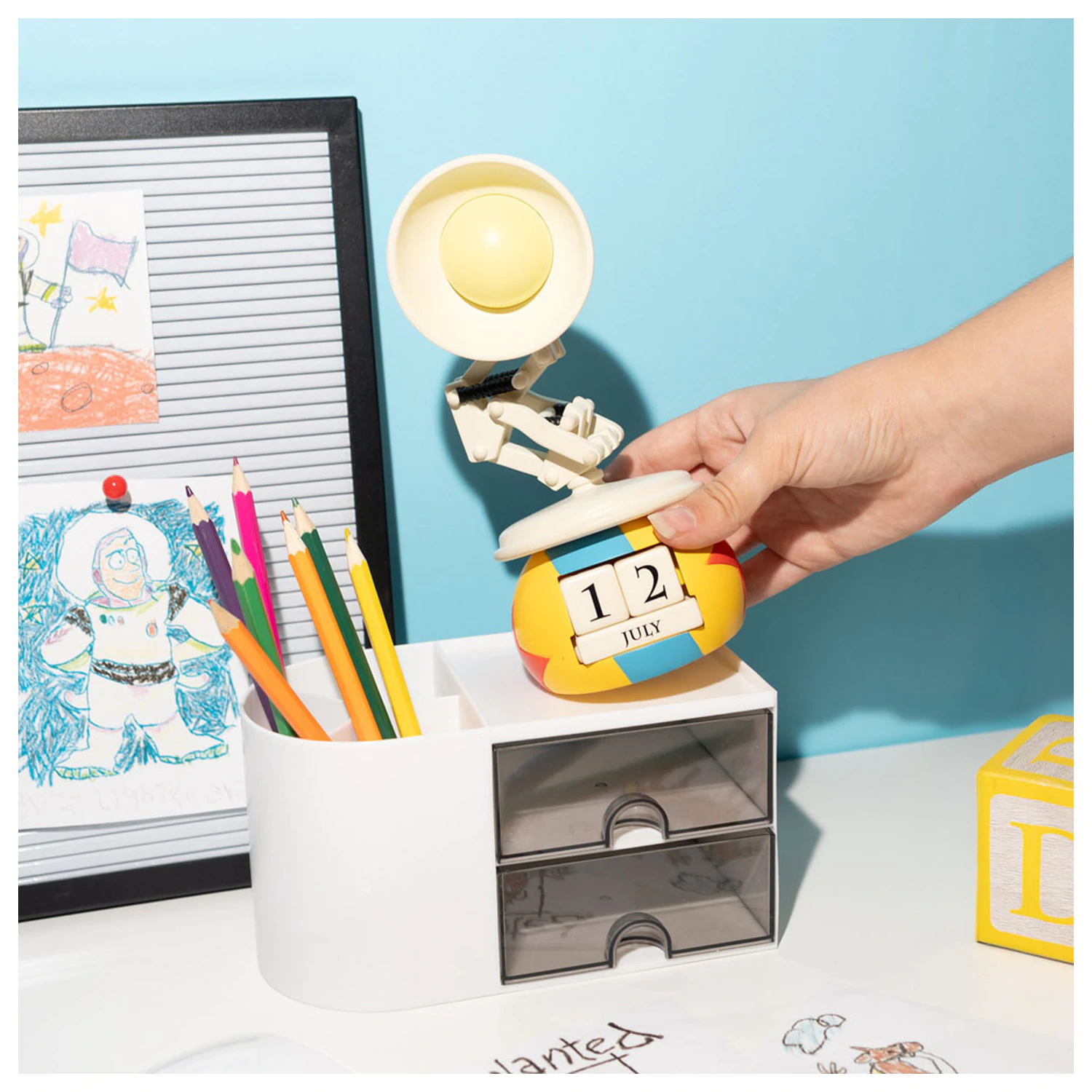 Stranger Things Luxo Jr. 3D öröknaptár naptár termékfotó