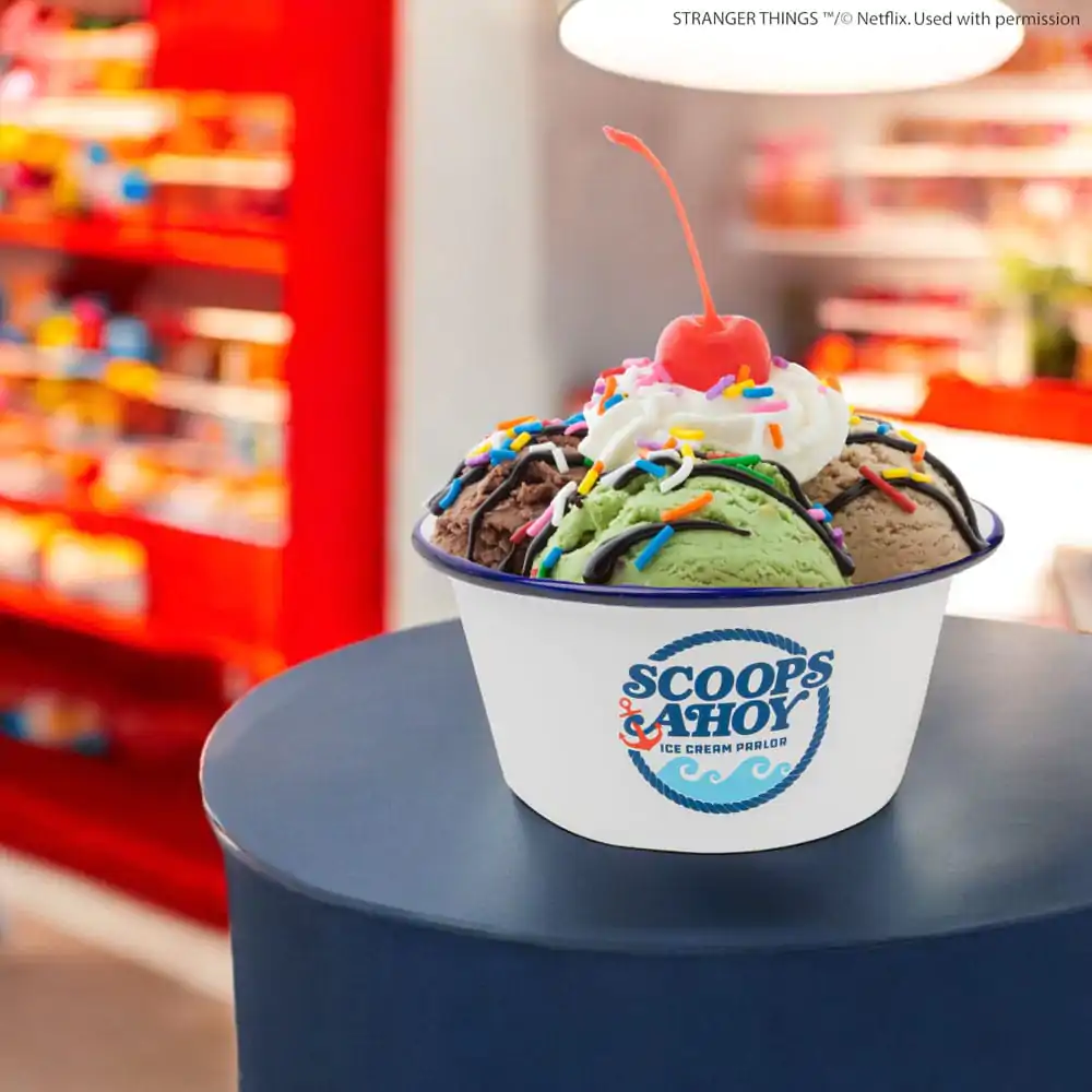 Stranger Things Scoops Ahoy tál és matrózsapka csomag termékfotó