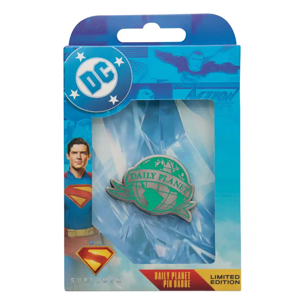 Superman 2025 Daily Planet kitűző termékfotó