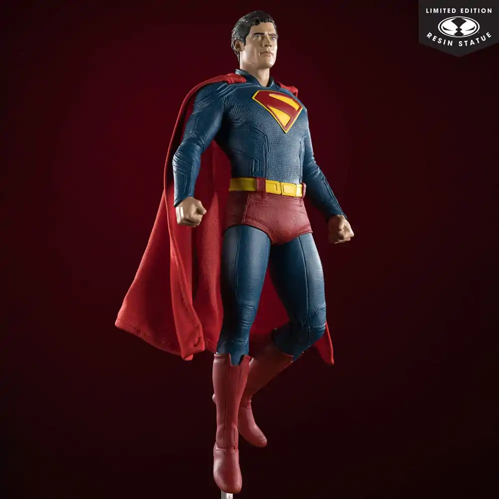 Superman (2025) DC Direct 1/6 Superman szobor figura 35 cm termékfotó