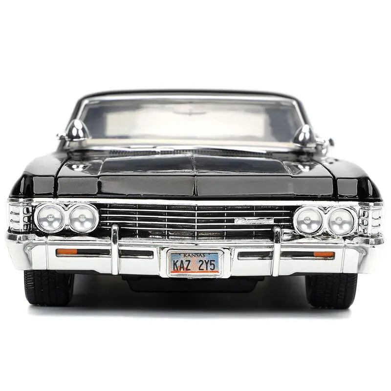 Supernatural Chevy Impala Sport Sedan car + Winchester Dean figura szett termékfotó
