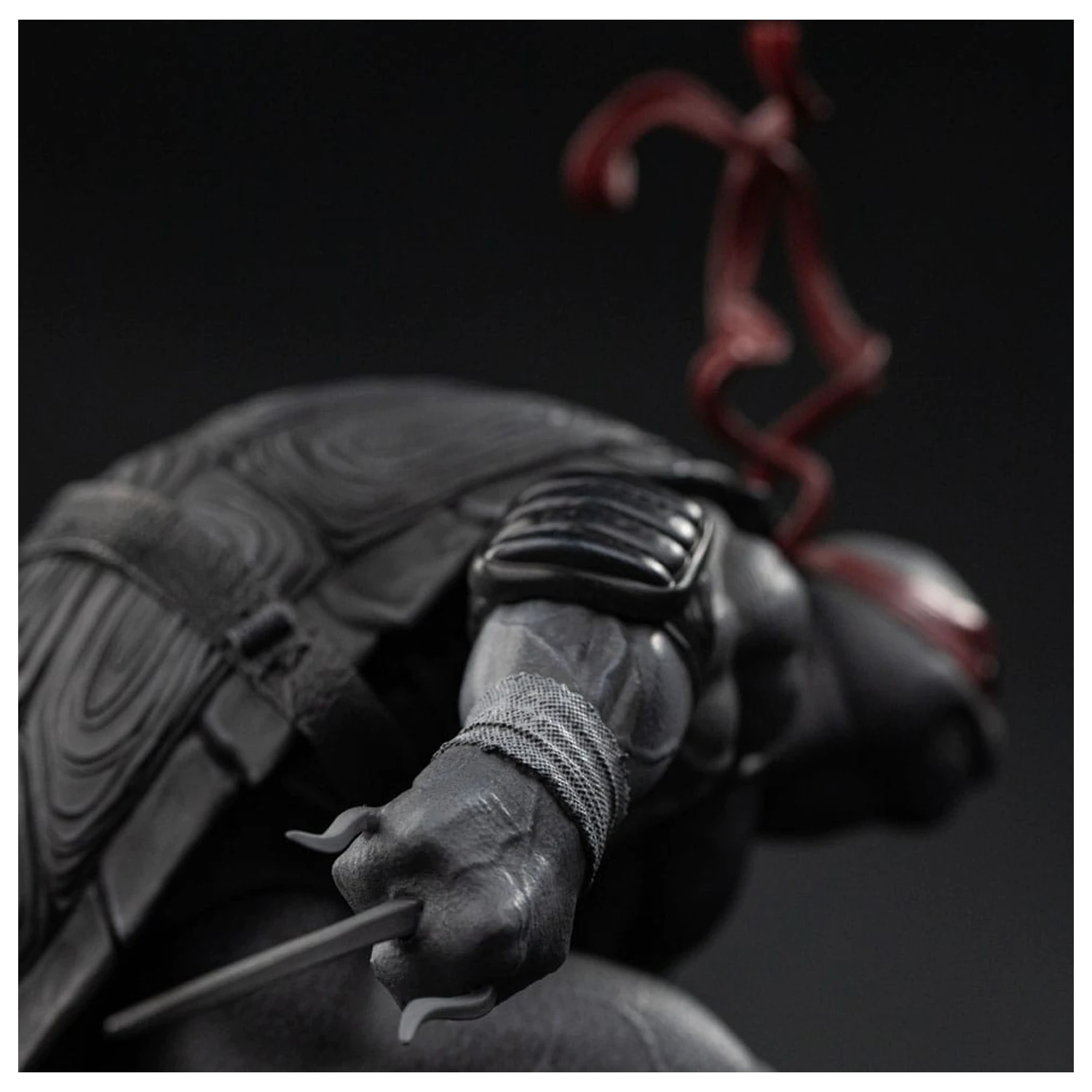 Teenage Mutant Ninja Turtles Art Scale szobor figura 1/10 Raphael Black and White Variant 26 cm termékfotó
