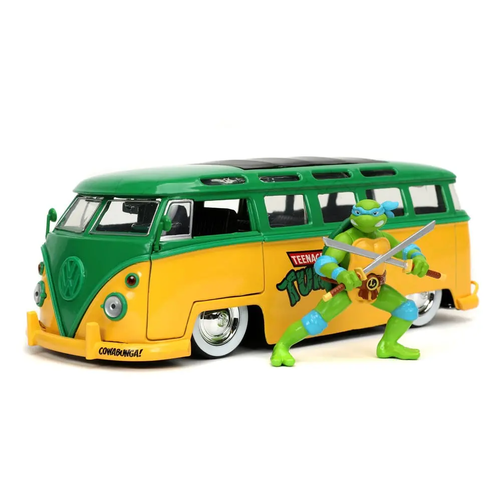 Teenage Mutant Ninja Turtles Hollywood Rides Diecast Model 1/24 1962 VW Bus és Leonardo figura termékfotó