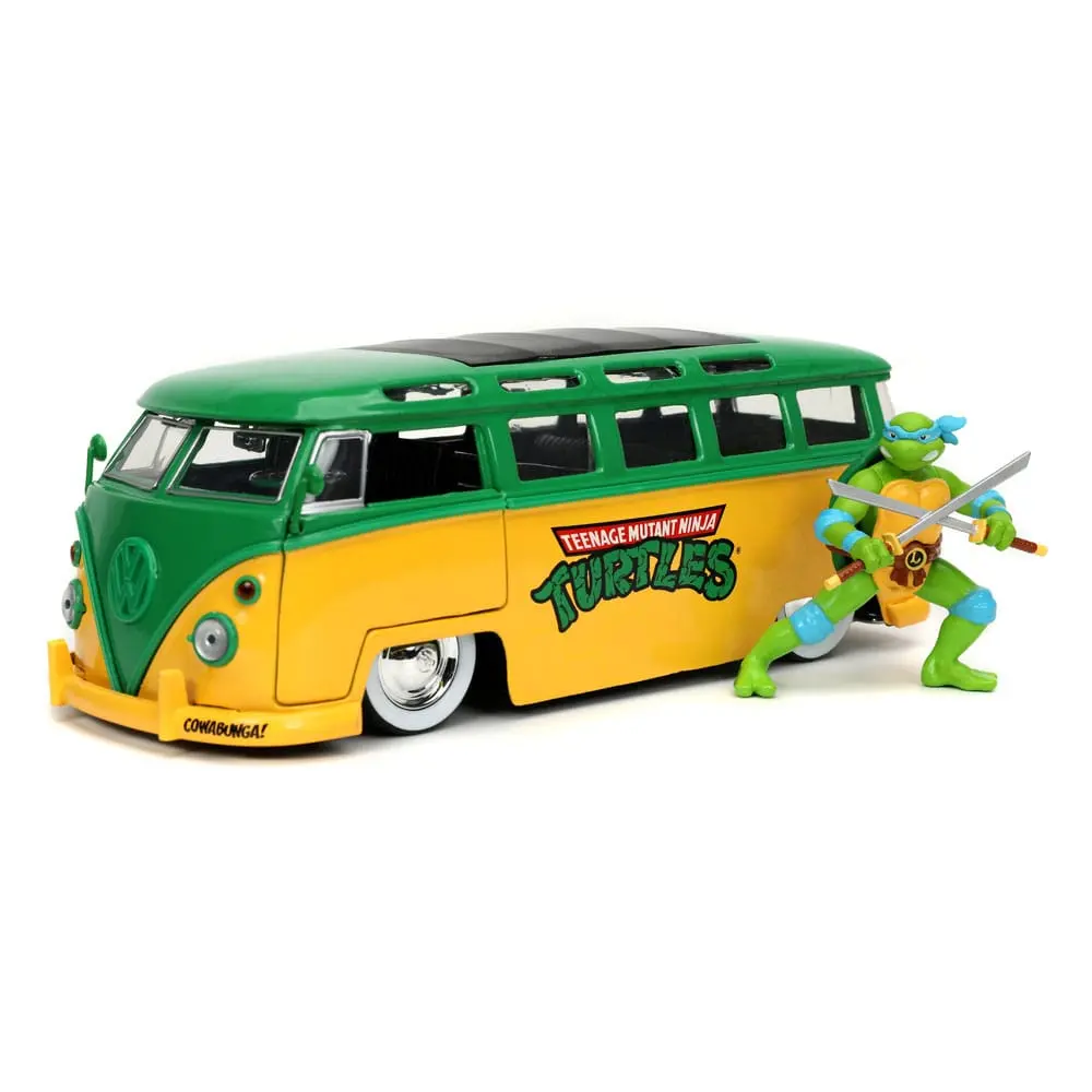 Teenage Mutant Ninja Turtles Hollywood Rides Diecast Model 1/24 1962 VW Bus és Leonardo figura termékfotó