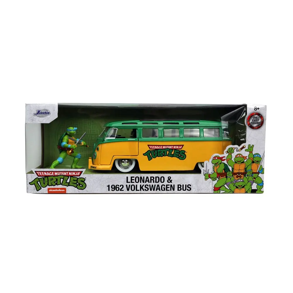 Teenage Mutant Ninja Turtles Hollywood Rides Diecast Model 1/24 1962 VW Bus és Leonardo figura termékfotó