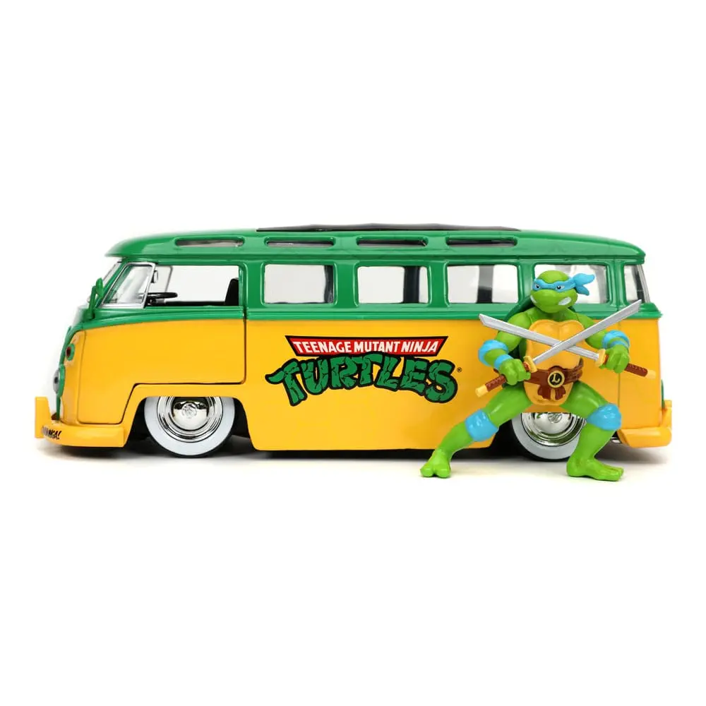 Teenage Mutant Ninja Turtles Hollywood Rides Diecast Model 1/24 1962 VW Bus és Leonardo figura termékfotó