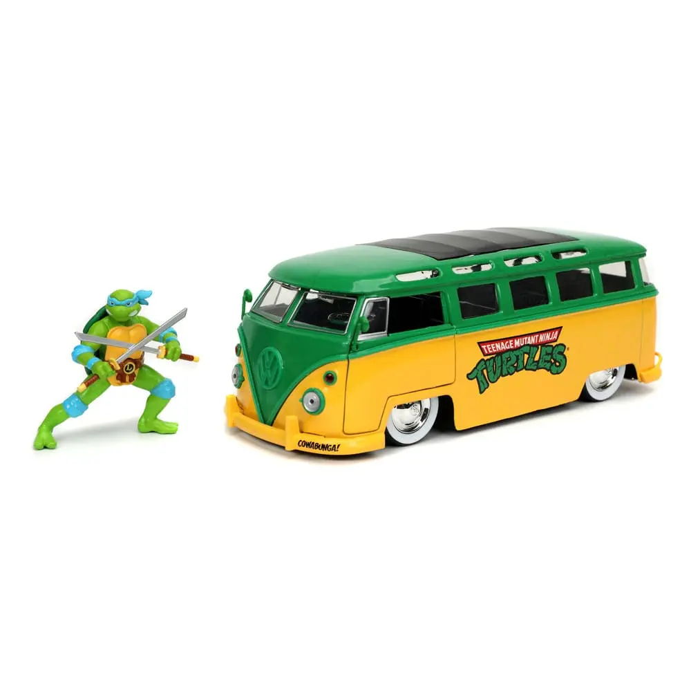 Teenage Mutant Ninja Turtles Hollywood Rides Diecast Model 1/24 1962 VW Bus és Leonardo figura termékfotó