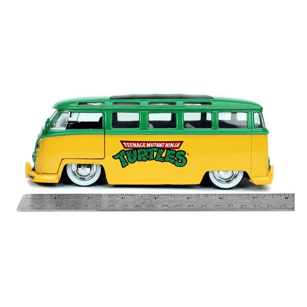 Teenage Mutant Ninja Turtles Hollywood Rides Diecast Model 1/24 1962 VW Bus és Leonardo figura termékfotó