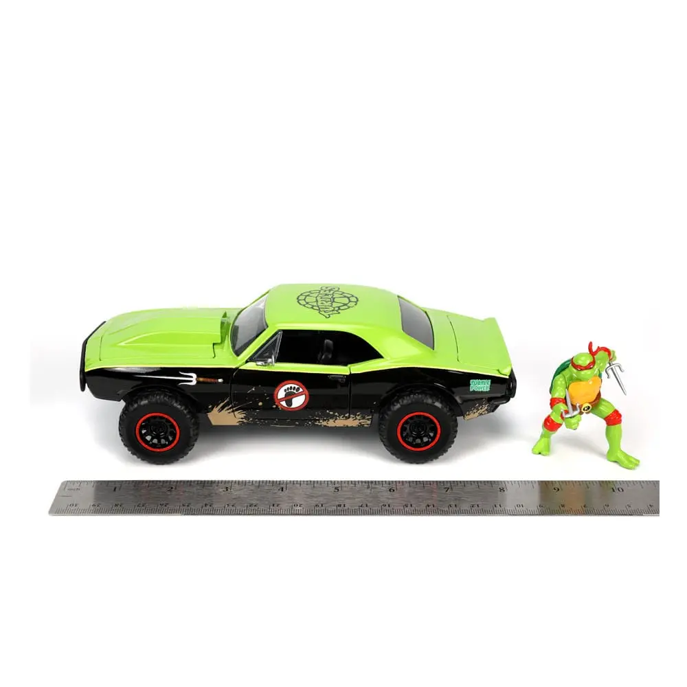 Teenage Mutant Ninja Turtles Hollywood Rides Diecast Model 1/24 1967 Chevrolet Camaro és Raphael figura termékfotó